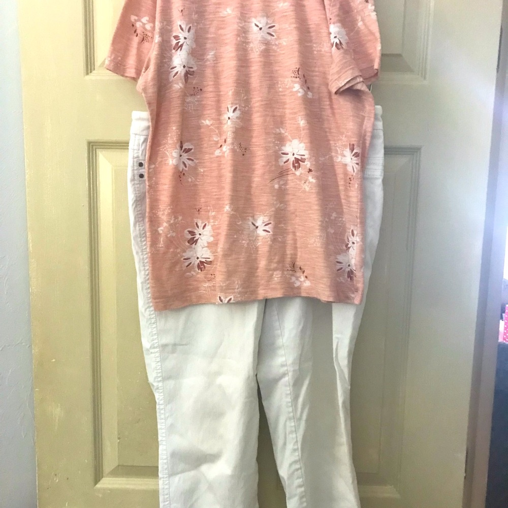 Aeropostale shirt size L and Renuar whit jegging capri’s size 8.